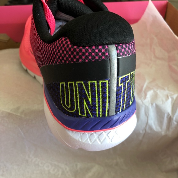 New Womens Saucony Breast Cancer Awareness Shoe - Picture 5 of 7